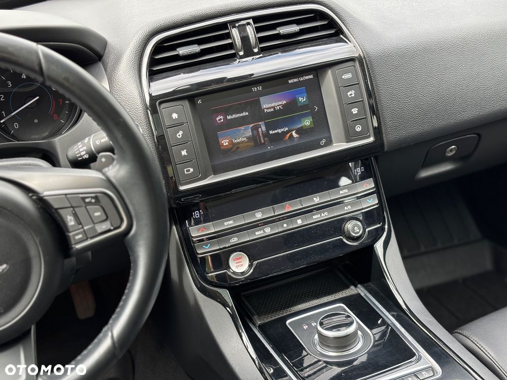 Jaguar XE 2.0 T Prestige - 20