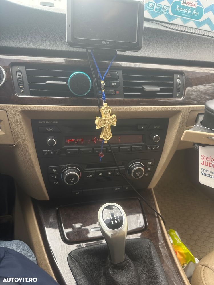 BMW Seria 3 318i - 17