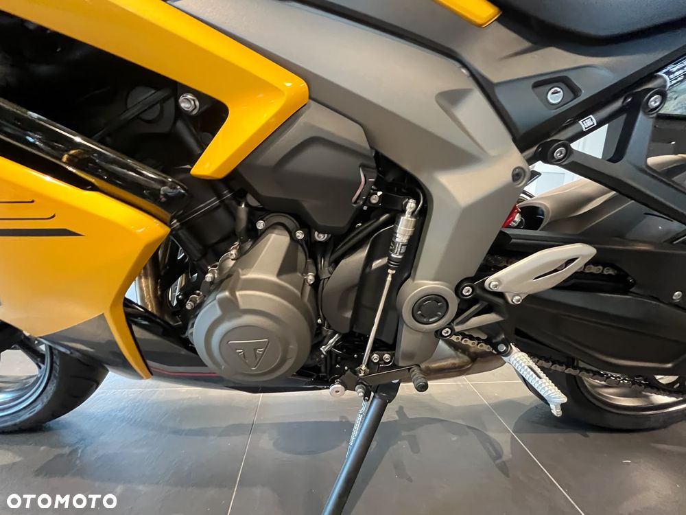 Triumph Daytona - 11
