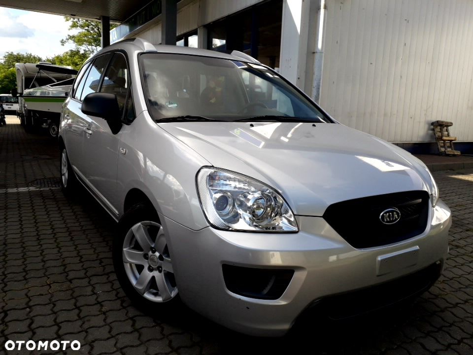 Kia Carens - 26