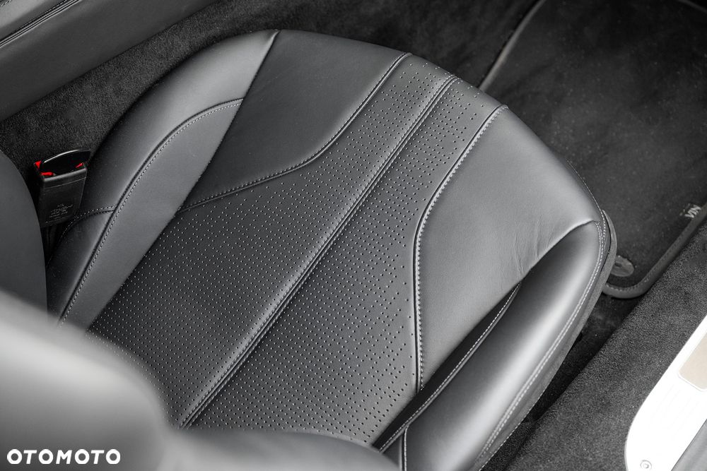 Aston Martin Vantage - 16