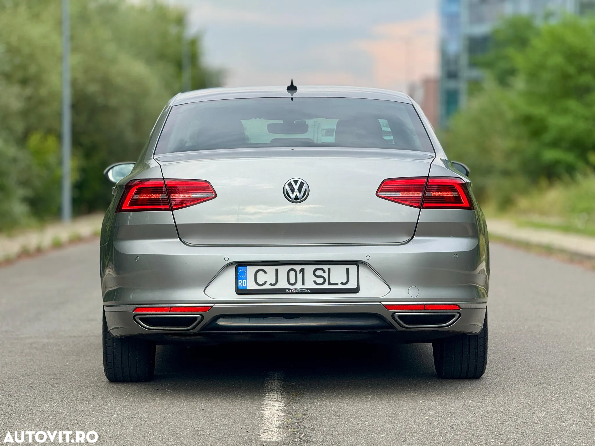Volkswagen Passat 1.6 TDI (BlueMotion Technology) DSG Comfortline - 10