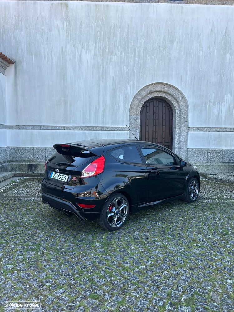 Ford Fiesta 1.6 EcoBoost c/ Pack Pele Desportiva ST - 4