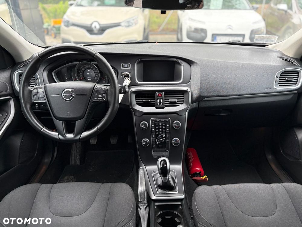 Volvo V40 D2 - 11