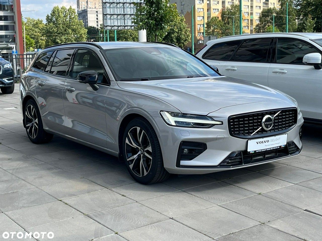 Volvo V60 B4 B DKG Plus Dark - 2