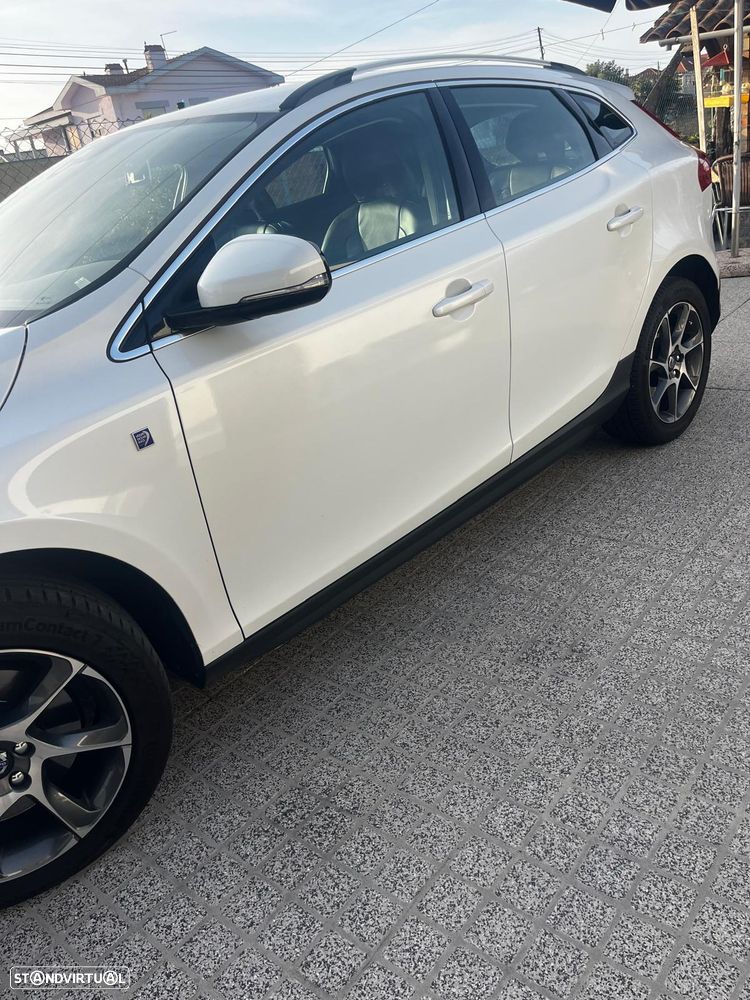 Volvo V40 Cross Country - 9