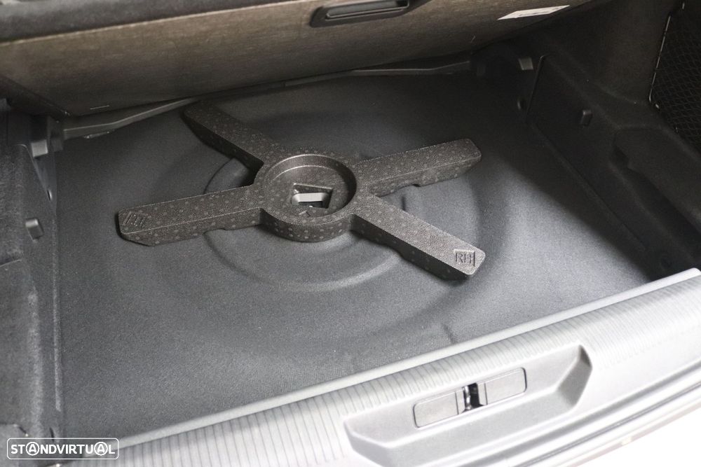 Peugeot 308 1.5 BlueHDi Allure Pack EAT8 — fotografia 36