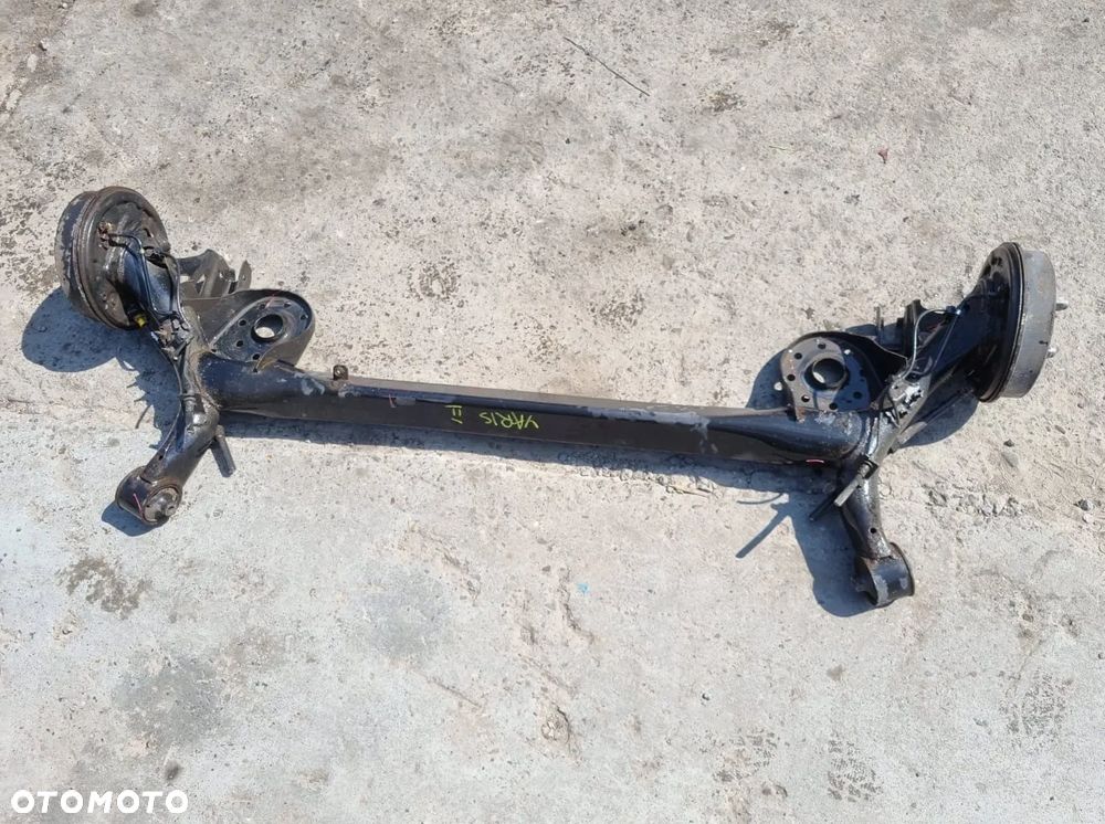 Belka zawieszenia tył tylna YARIS II III 2 3 bęben ITALIA - 1