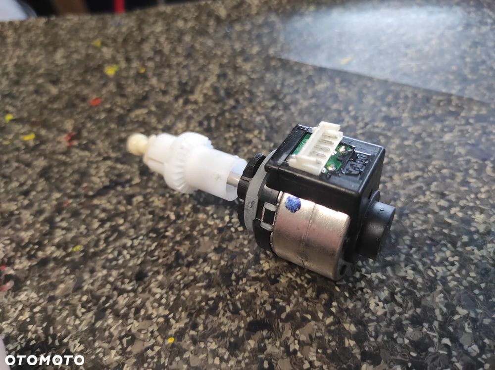 SILNICZEK SIŁOWNIK REGULACJI LAMPY VALEO 89022080 VW PASSAT B6 XENON WYSYŁKA !!! - 2