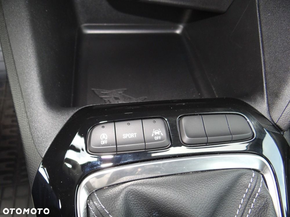 Opel Corsa 1.2 GS S&S - 9
