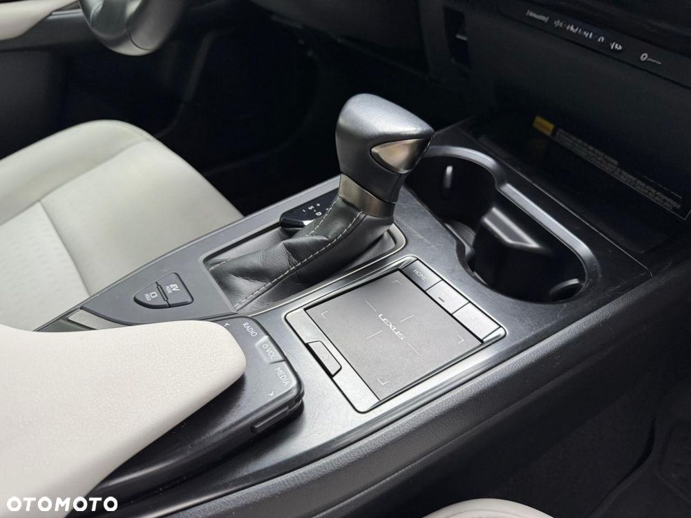 Lexus UX - 11