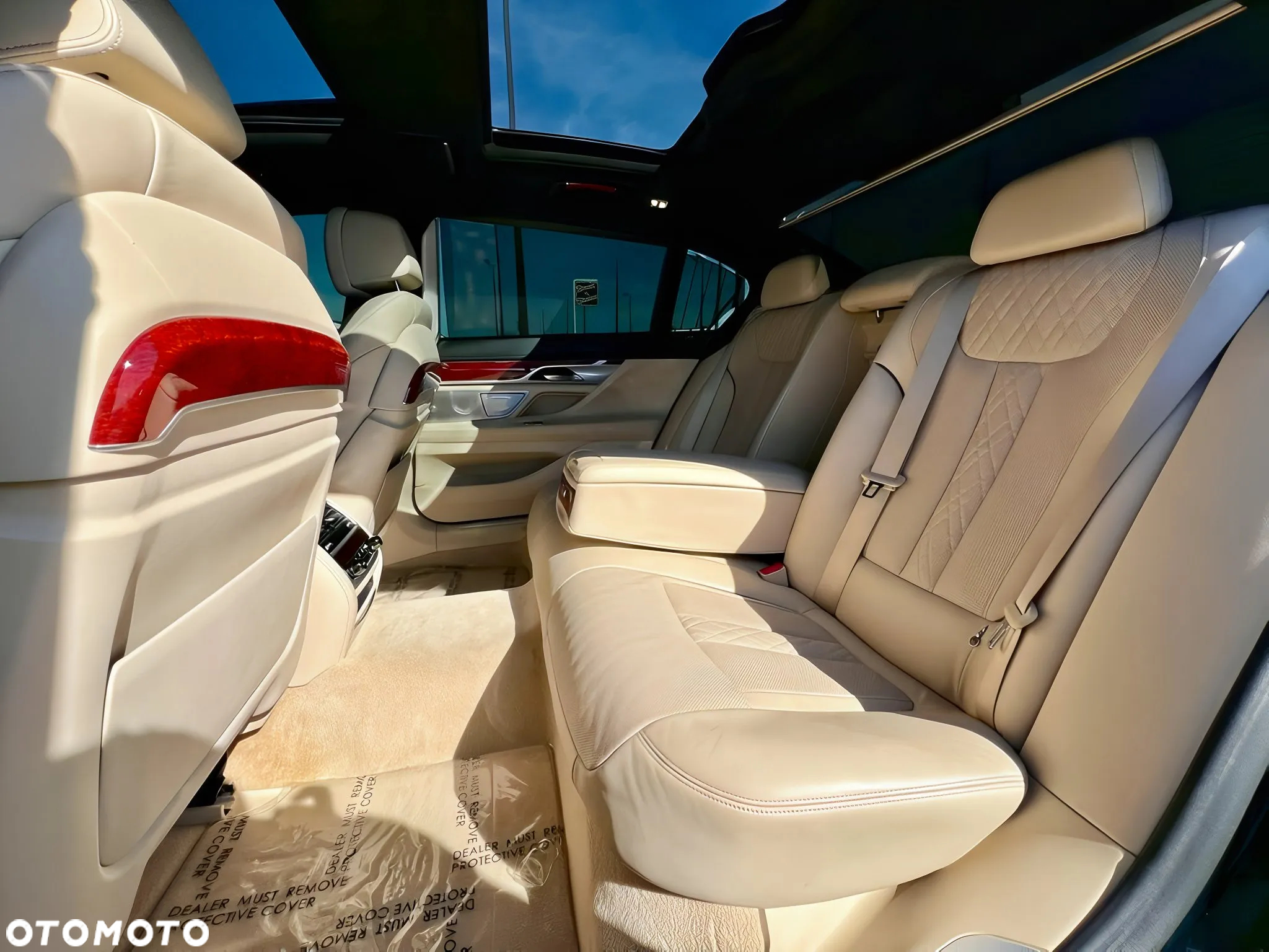 BMW Seria 7 750i xDrive - 15