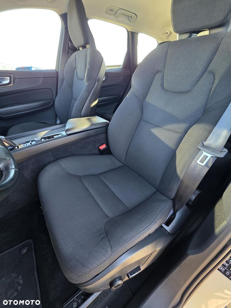 Volvo XC 60 B4 D Momentum - 12
