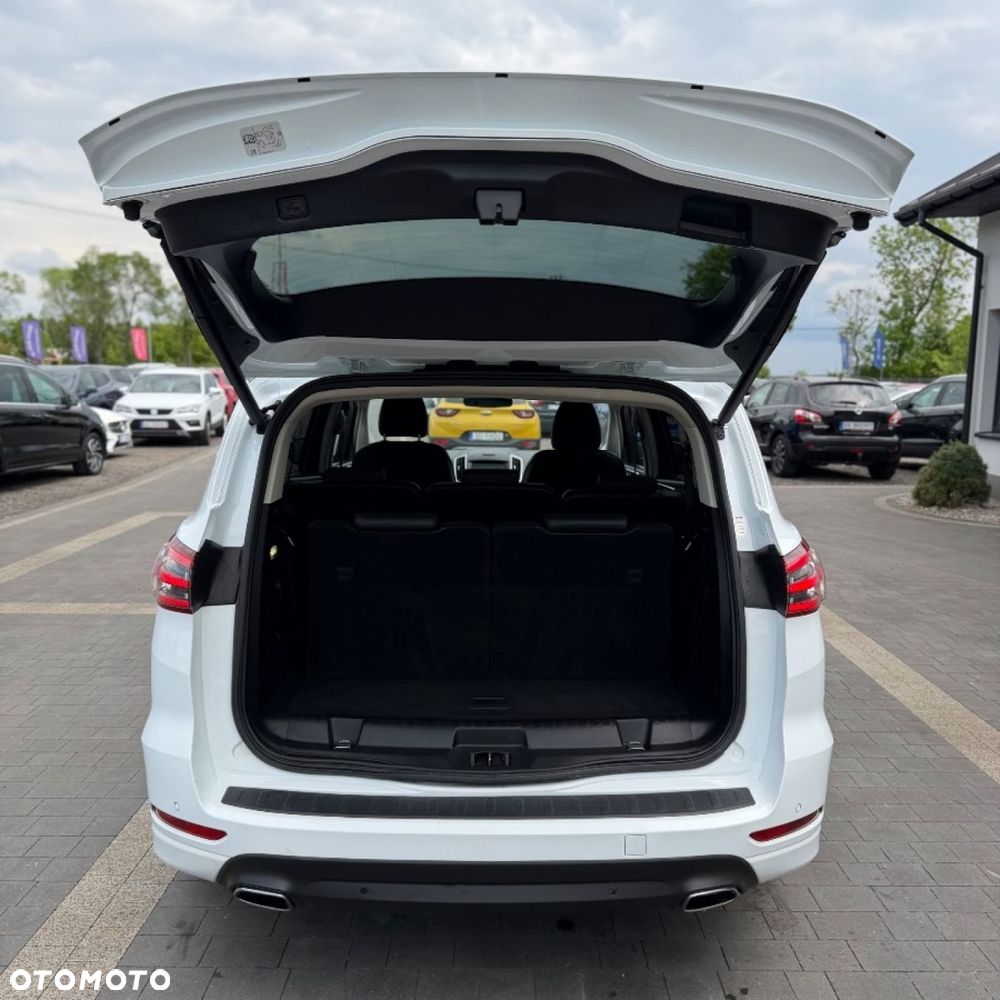 Ford S-Max - 12