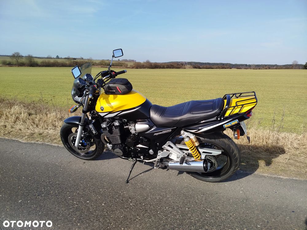 Yamaha XJR - 9