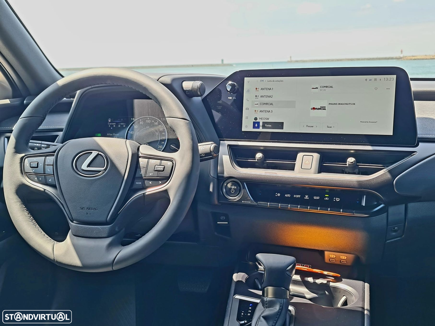 Lexus ux-250h Sport - 16