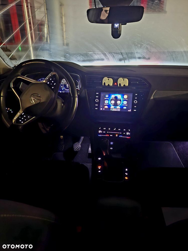 Volkswagen Tiguan - 1
