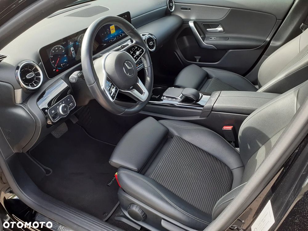 Mercedes-Benz Klasa A 180 Edition 1 7G-DCT - 13