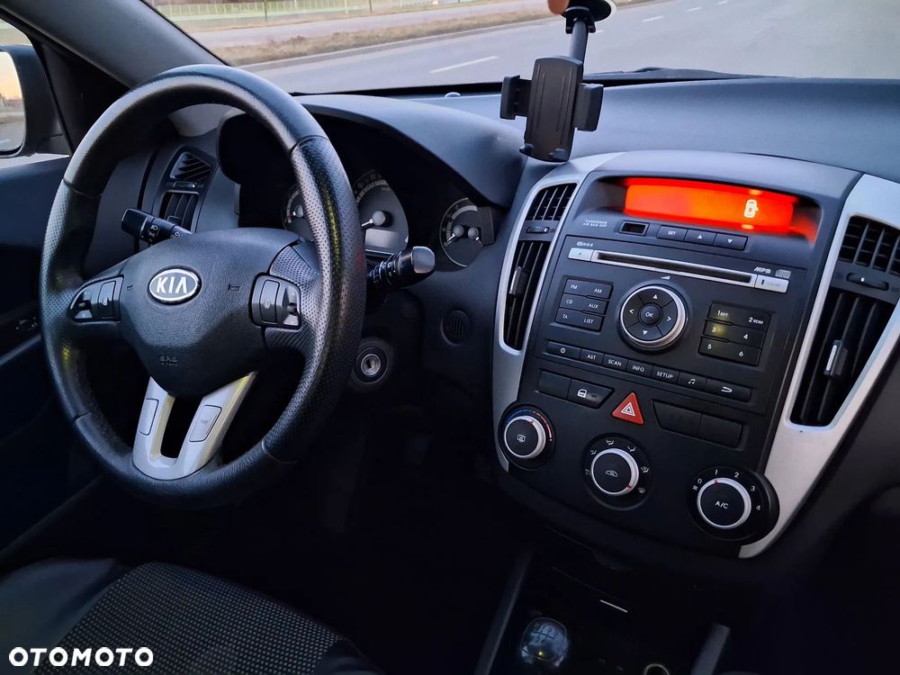 Kia Ceed 1.6 Comfort + - 12