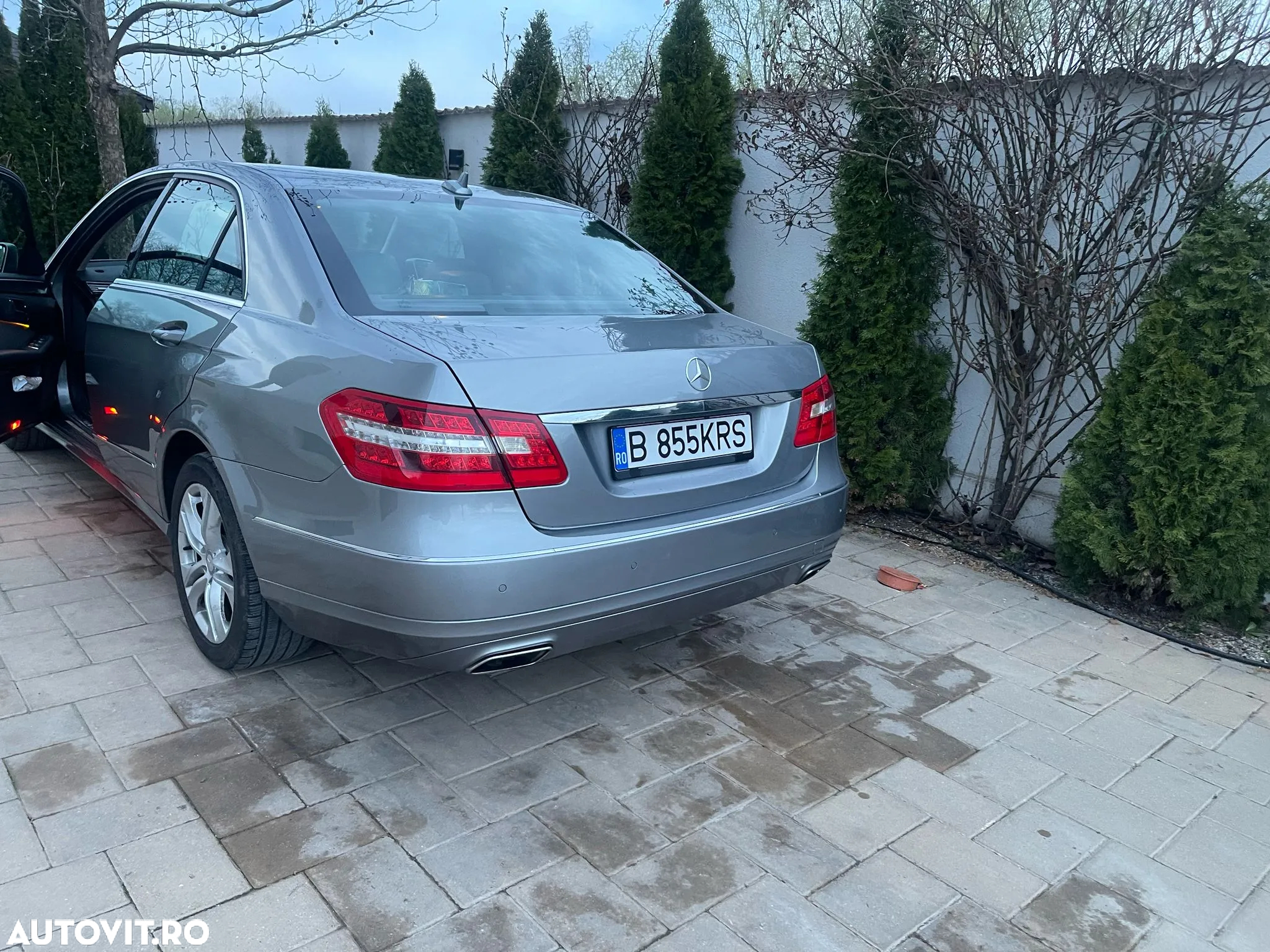 Mercedes-Benz E 200 CGI BlueEfficiency Automatik - 2