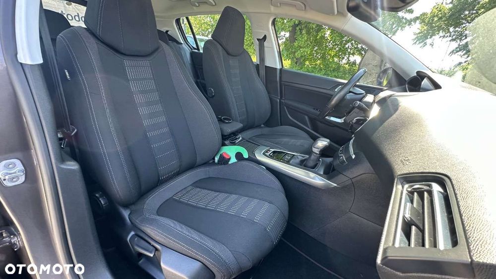 Peugeot 308 1.2 PureTech GPF Allure S&S EAT8 - 32