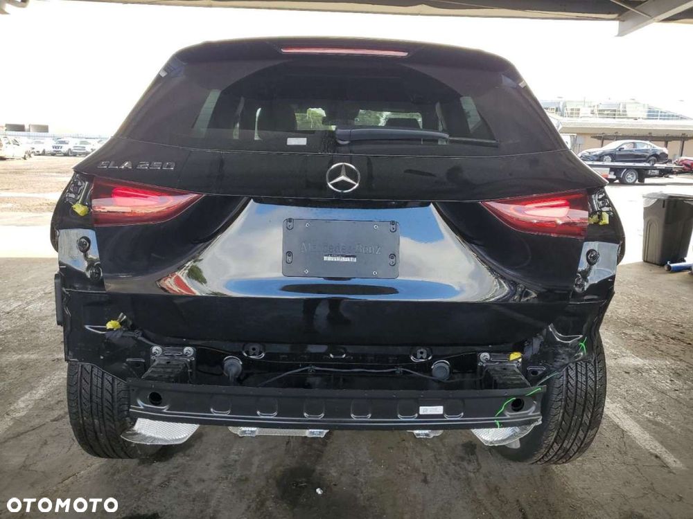 Mercedes-Benz GLA - 9