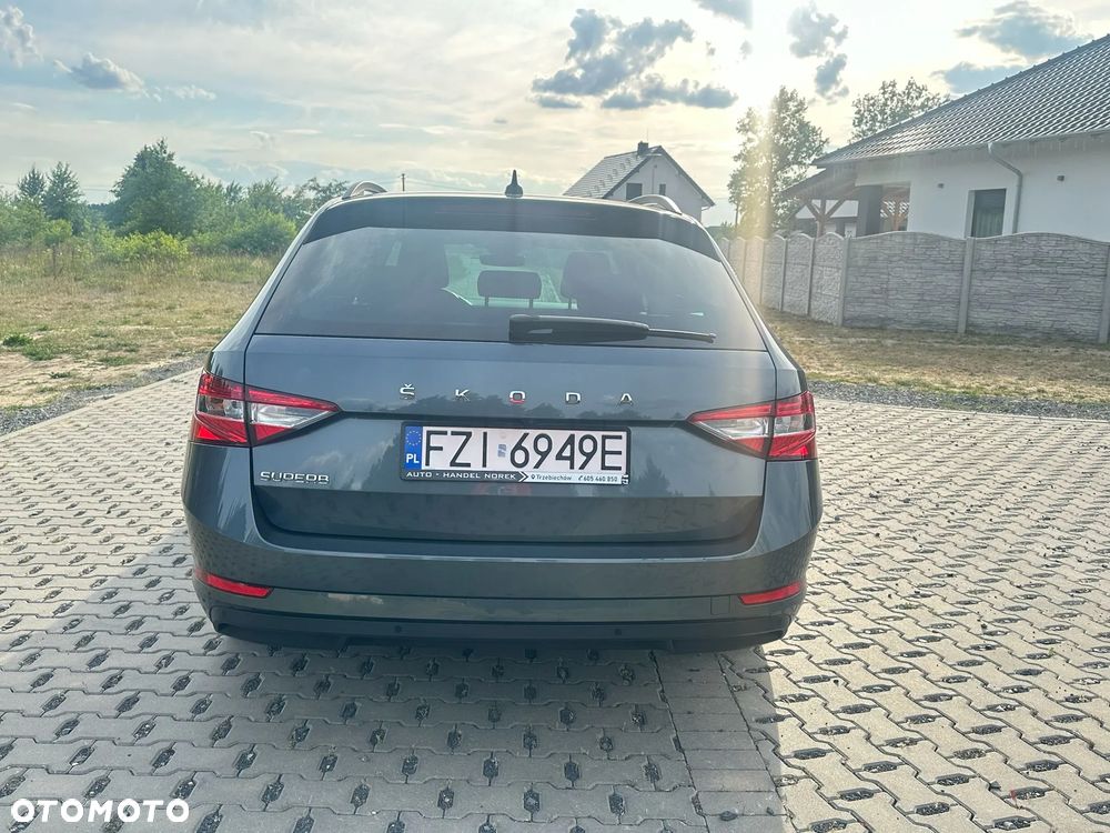 Skoda Superb 2.0 TDI DSG Ambition - 7