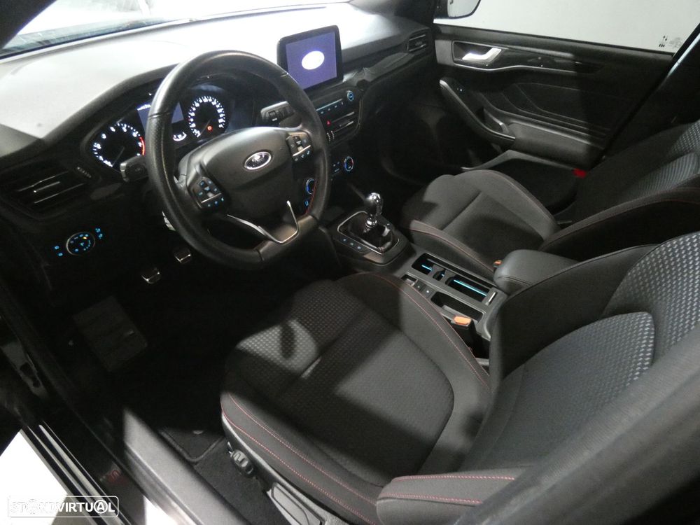 Ford Focus 1.0 EcoBoost MHEV ST-Line - 4