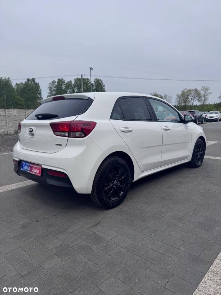 Kia Rio - 8