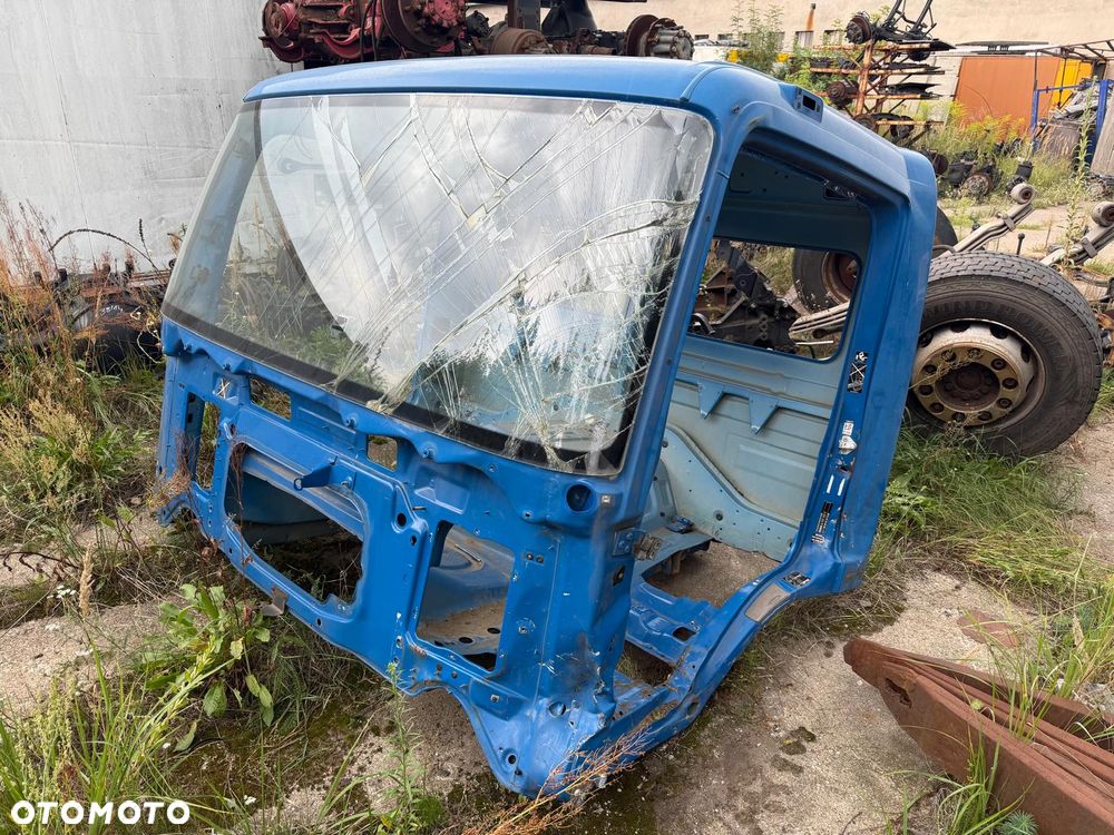 Kabina do Mercedes-Benz ATEGO - 2