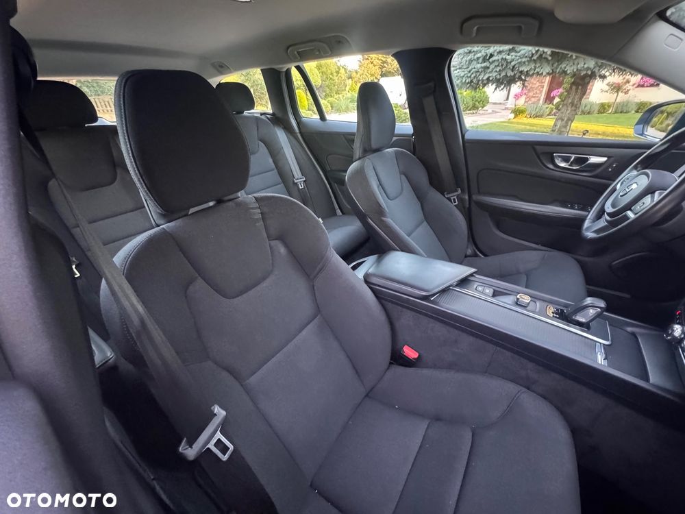 Volvo V60 B3 B DKG Momentum Pro - 32
