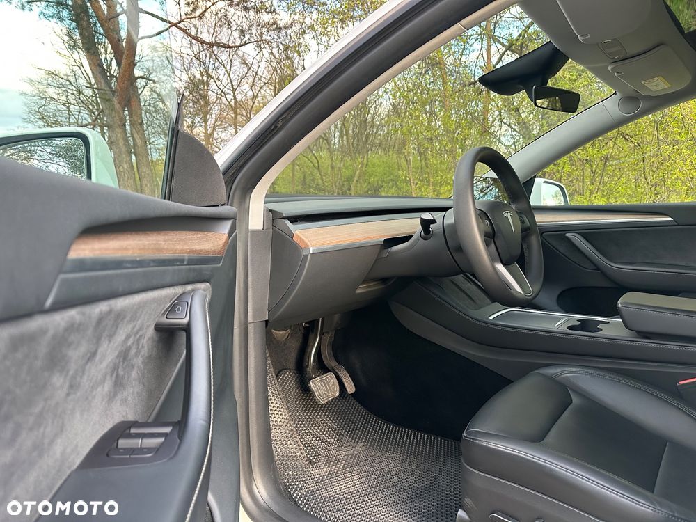 Tesla Model Y 79kWh Long Range RWD - 24