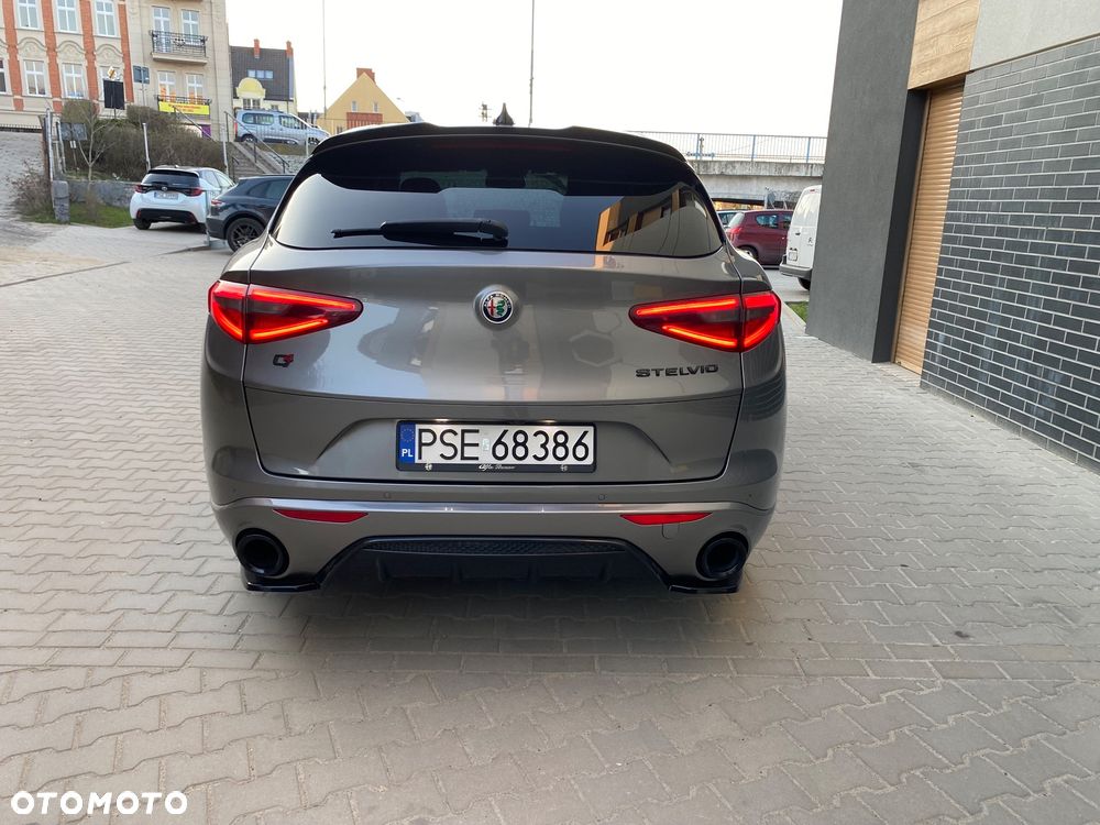 Alfa Romeo Stelvio 2.2 16V AT8-Q4 Executive - 4