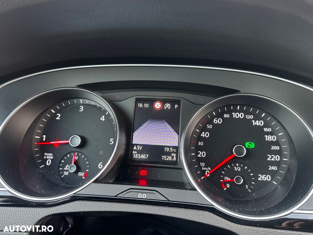 Volkswagen Passat 2.0 TDI DSG Comfortline - 24