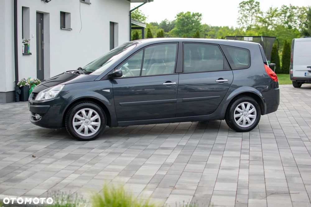 Renault Grand Scenic - 31