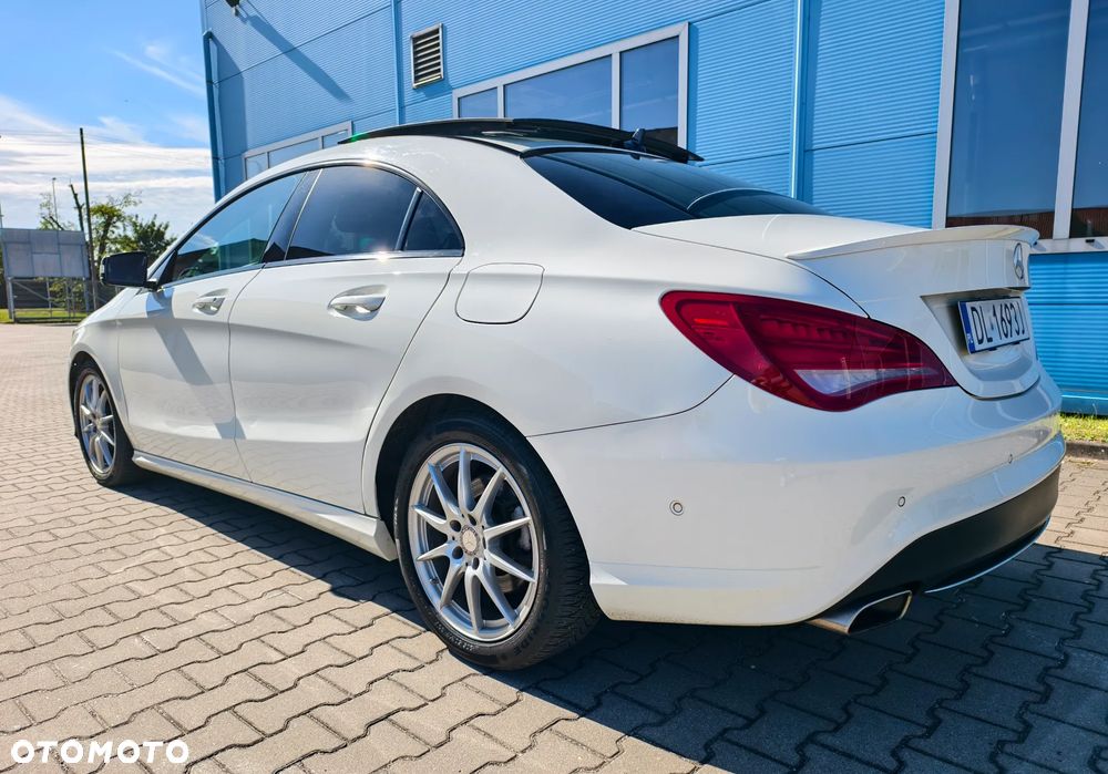 Mercedes-Benz CLA 200 7G-DCT - 4
