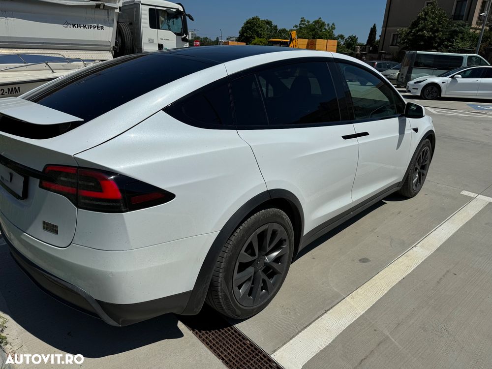 Tesla Model X - 8