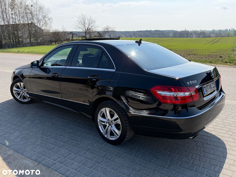 Mercedes-Benz Klasa E 200 CGI BlueEFFICIENCY 7G-TRONIC Elegance - 9