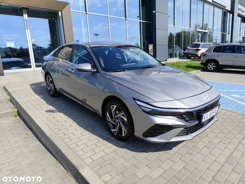 Hyundai Elantra - 4