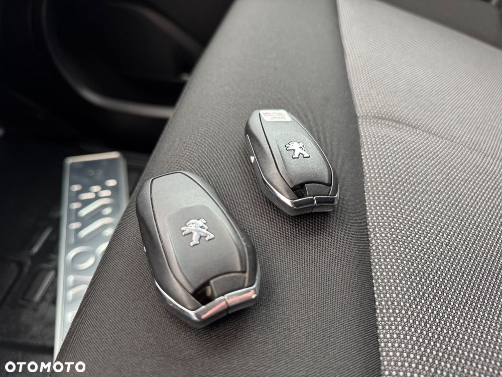 Peugeot Expert Jumpy Scudo Proace Brygadówka 6 osób - 25