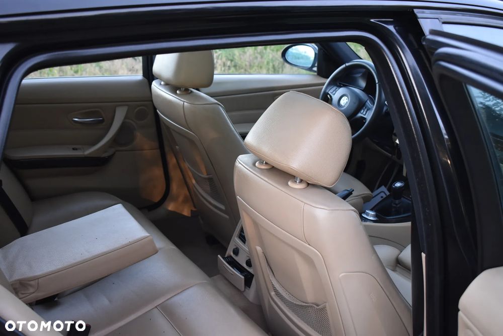 BMW Seria 3 320d - 25