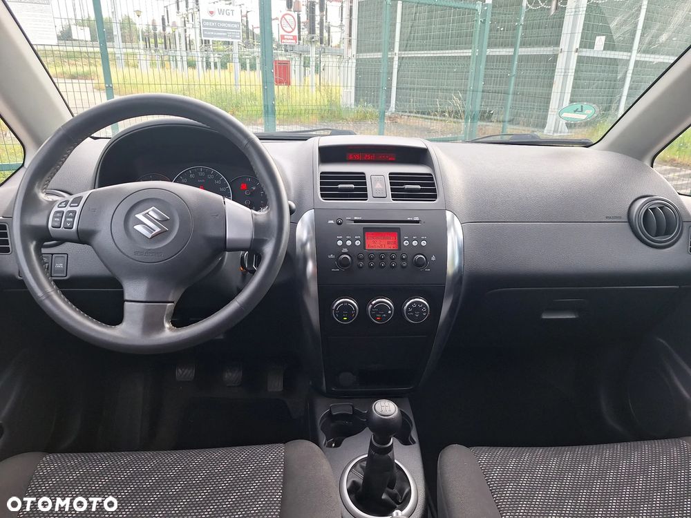Suzuki SX4 1.6 GS / Premium - 10