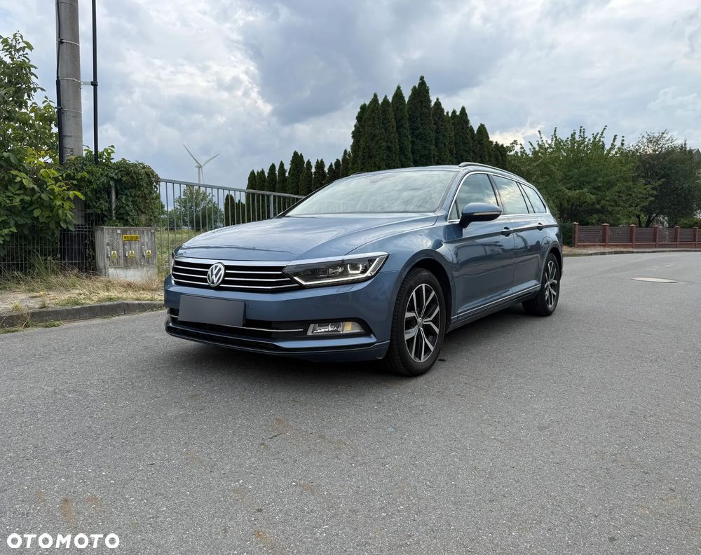 Volkswagen Passat - 1