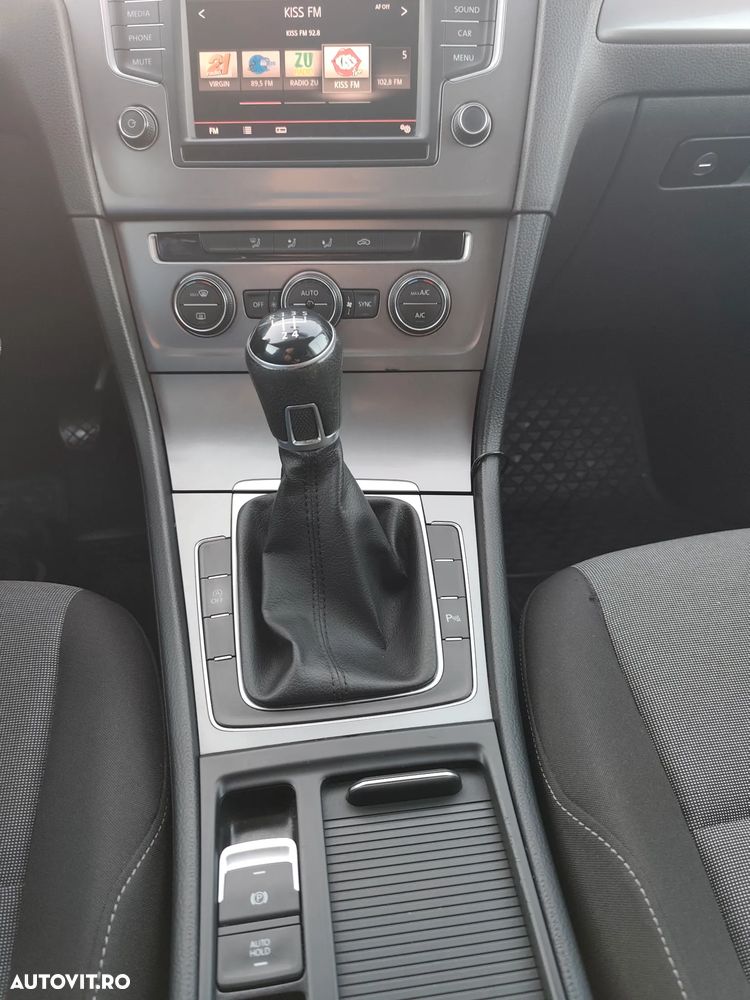 Volkswagen Golf - 11