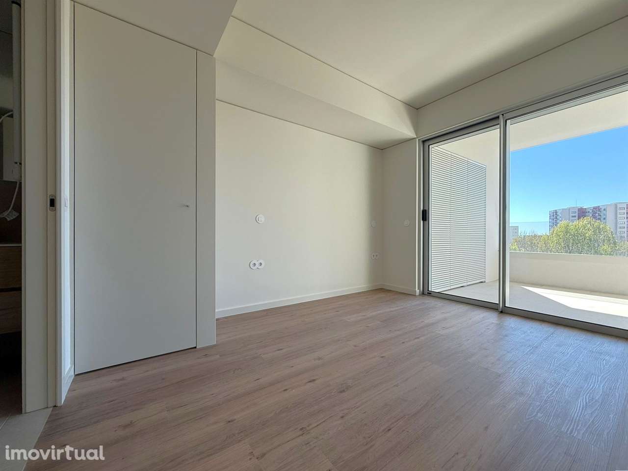 T1 c/ Varanda Sul/Poente, Garagem e Arrumo em Ramalde - Grande imagem: 3/15