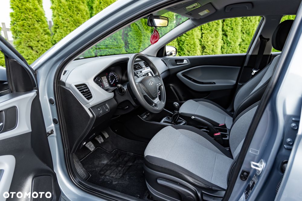 Hyundai i20 - 17