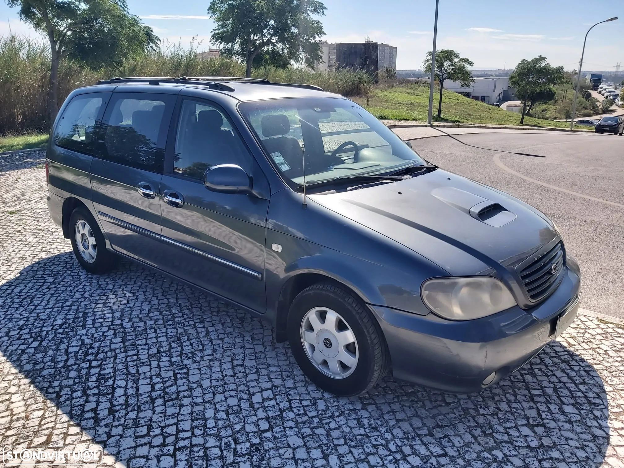 Kia Carnival 2.9 CRDi EX Confort - 1