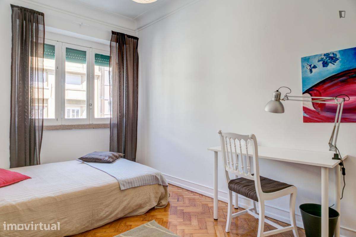 Quarto - localizado em São Sebastião Lisbon - Grande imagem: 2/16