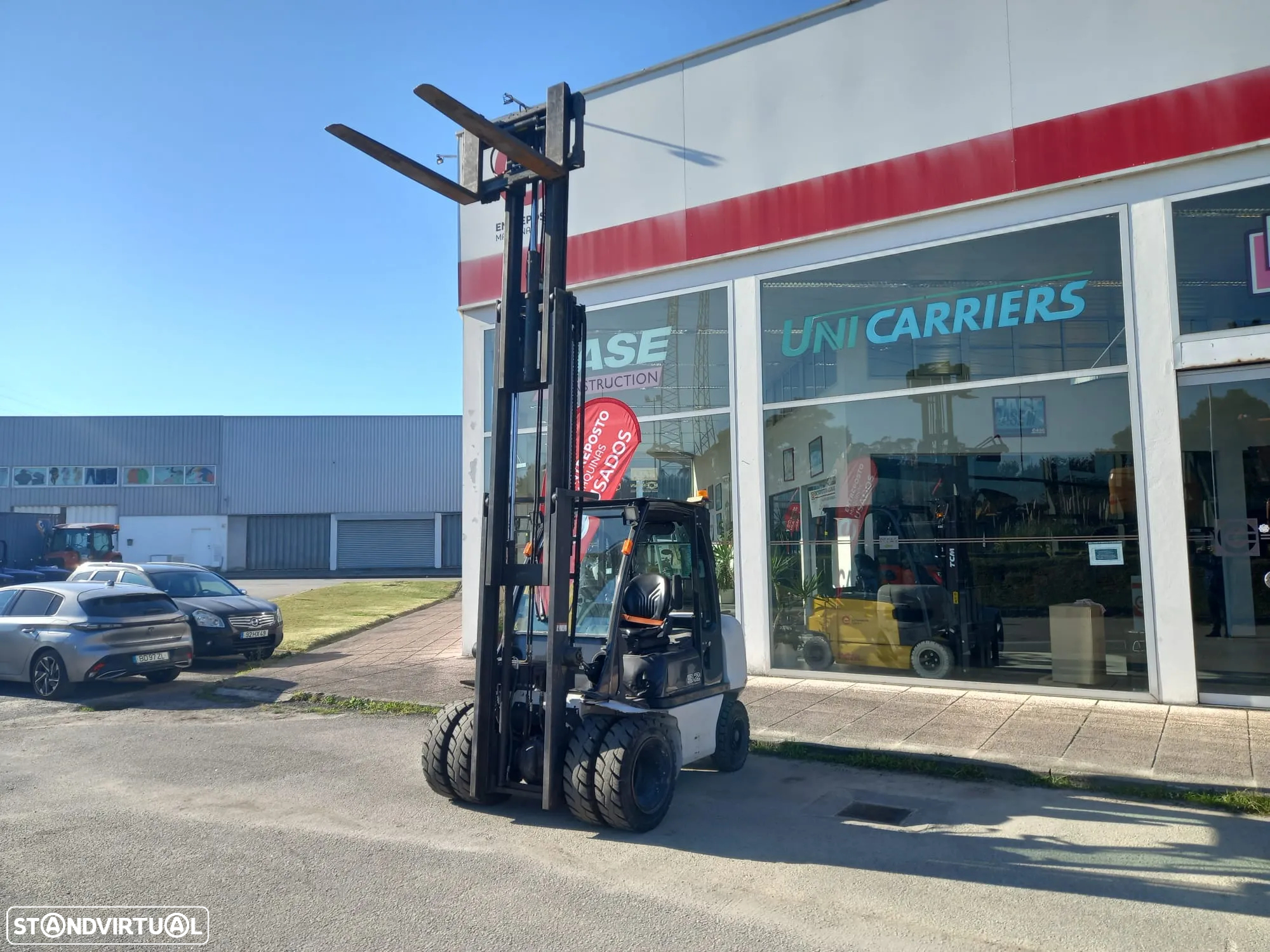 Nissan D32  triplex 4.75 m diesel 3200kg rodado duplo - 3
