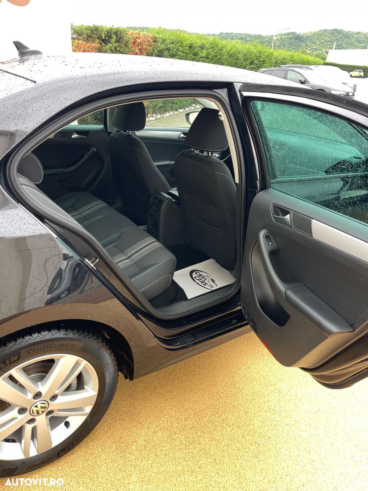 Volkswagen Jetta 1.6 TDI DSG Comfortline - 25